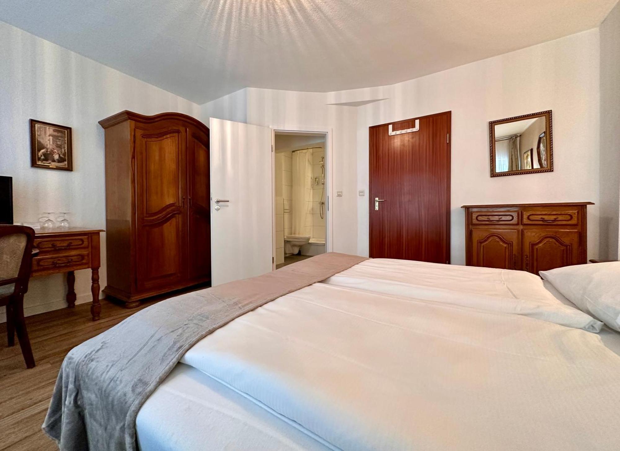 Altstadthotel Hayk Am Rhein Κολωνία Δωμάτιο φωτογραφία