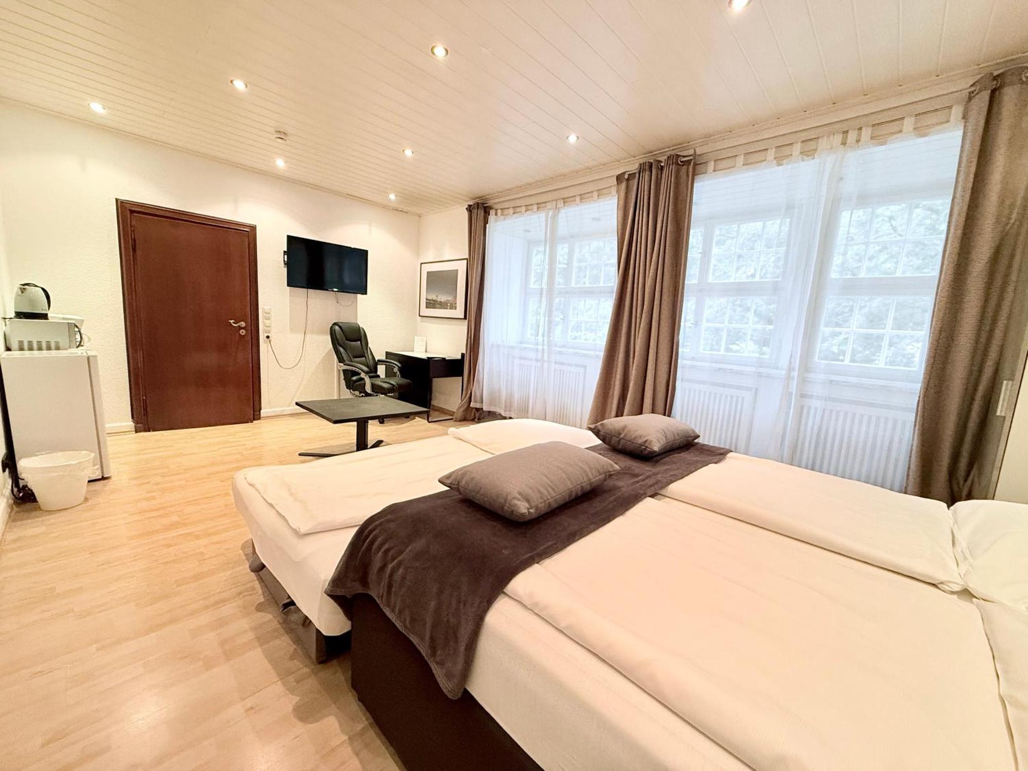 Altstadthotel Hayk Am Rhein Κολωνία Δωμάτιο φωτογραφία